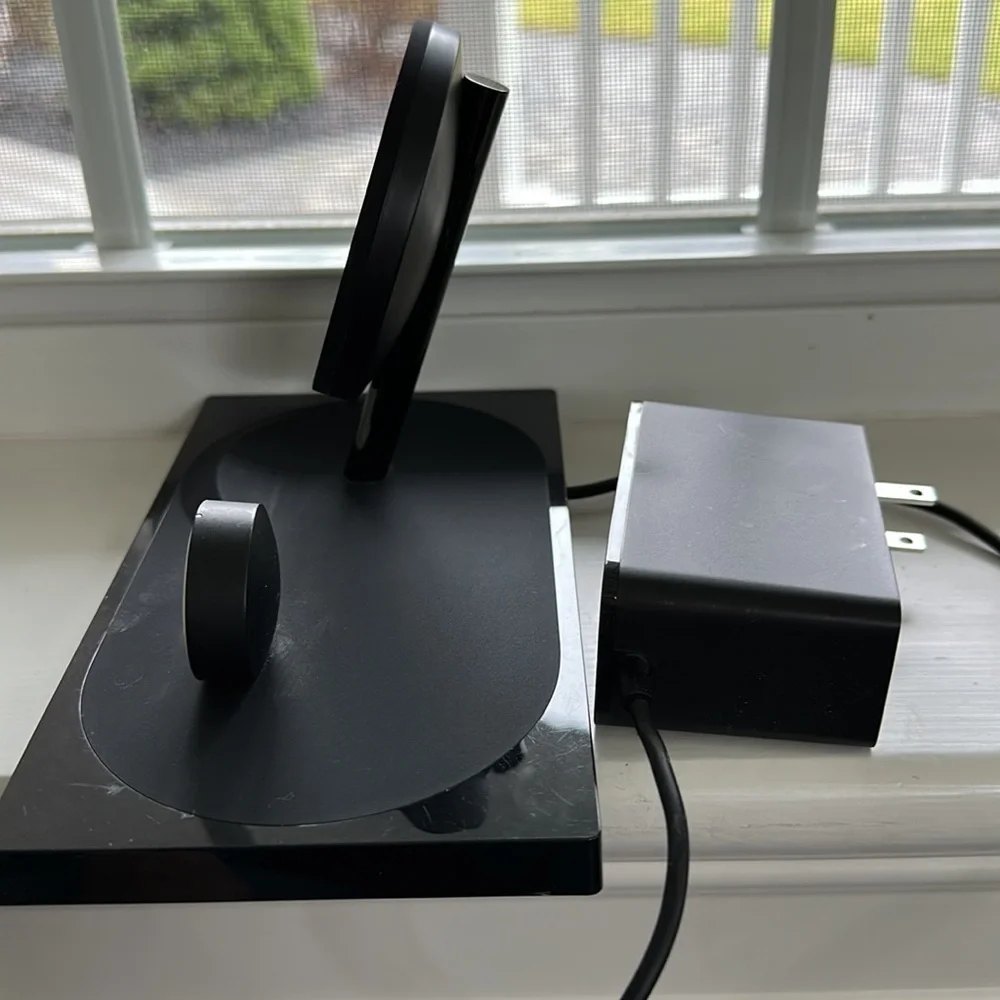 iPhone watch charger - Picture 2 of 8